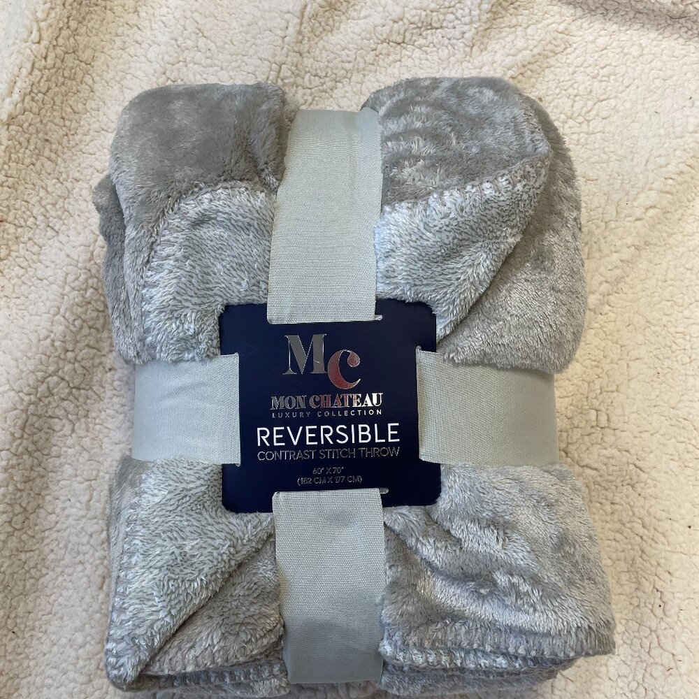 Mon Chateau Luxury Over-Sized Ultra Soft Reversible Flannel Throw, Gray, NWT